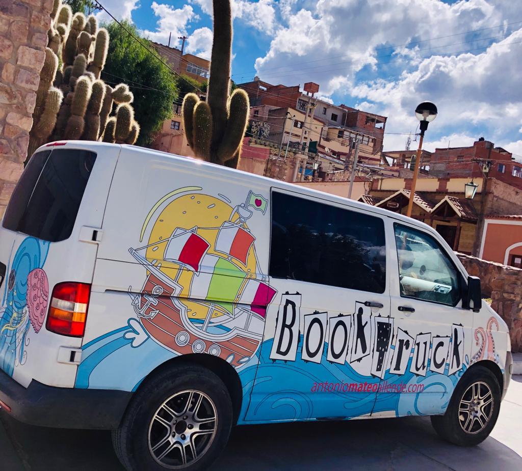 Junot, la marca cordobesa que puso en palabras los sentimientos El “booktruck”, pequeña Feria del libro móvil que recorrió todo el país. Junot