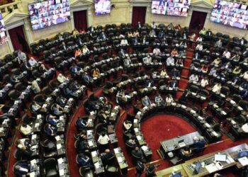 La oposición pidió una sesión especial para avanzar con la reforma de los DNU y desplazar a Espert