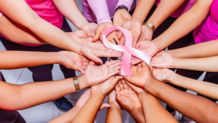 Argentina registra una de las tasas más altas de cáncer de mama y cuello uterino en América Latina, una situación agravada por desigualdades en el acceso a la detección y el tratamiento oportuno.