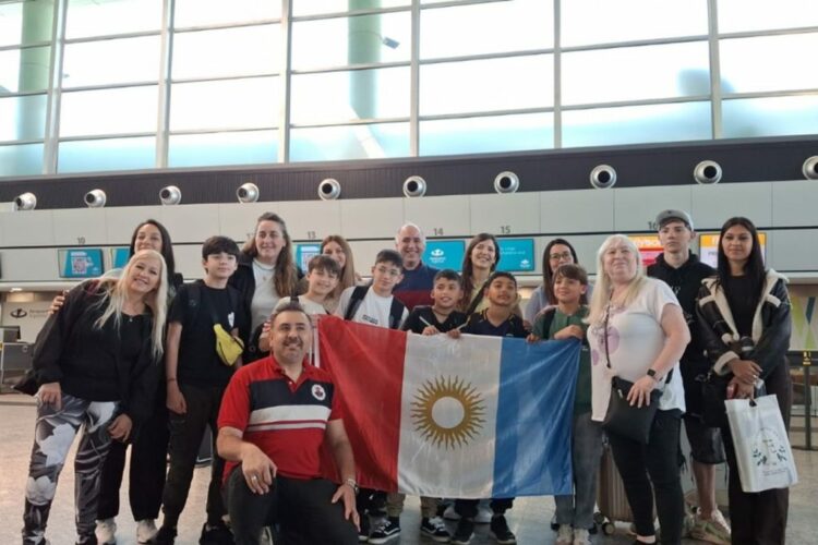 Estudiantes y docentes cordobeses participan en la Fase Matemática de la Feria Nacional de Educación en Posadas, presentando proyectos interdisciplinarios y un desafío de geometría escolar.