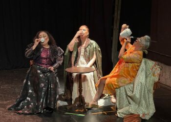 Ríe, espanta y envejece: así es “Fantasmáticas”