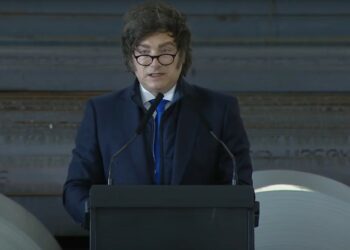 Milei celebró el acuerdo entre YPF y Eni y lo definió como “la inversión más grande de la historia argentina”