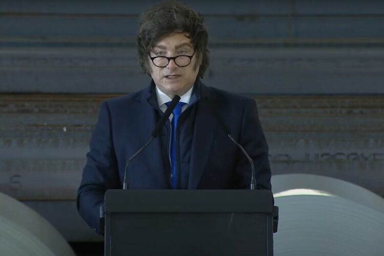 Javier Milei celebró en San Nicolás el acuerdo entre YPF y la italiana Eni, y afirmó que el proyecto de GNL en Vaca Muerta “marca un antes y un después en la historia económica del país”.