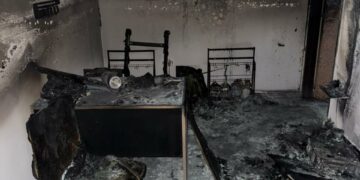 Intentó robar en un comercio, provocó un incendio y terminó detenido Operativo policial en barrio Villa Urquiza.