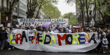 Movilización en Buenos Aires por el triple crimen de Florencio Varela, en el que fueron asesinadas Brenda del Castillo, de 20 años, Morena Verdi, de la misma edad, y Lara Gutiérrez, de 15 años.