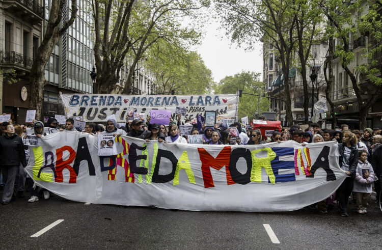 Movilización en Buenos Aires por el triple crimen de Florencio Varela, en el que fueron asesinadas Brenda del Castillo, de 20 años, Morena Verdi, de la misma edad, y Lara Gutiérrez, de 15 años.
