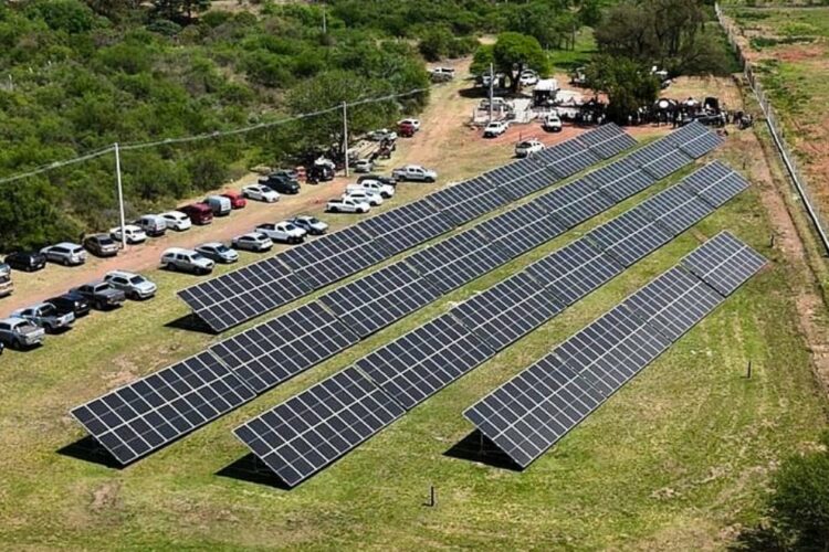Villa del Dique puso en marcha su primer parque solar comunitario Estas nuevas obras en Villa del Dique, se integran a la estrategia provincial de modernización de redes rurales con incorporación de tecnologías de distribución inteligente, automatización, telecontrol y generación distribuida.