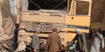 Fuerte sismo deja decenas de víctimas en el norte de Afganistán