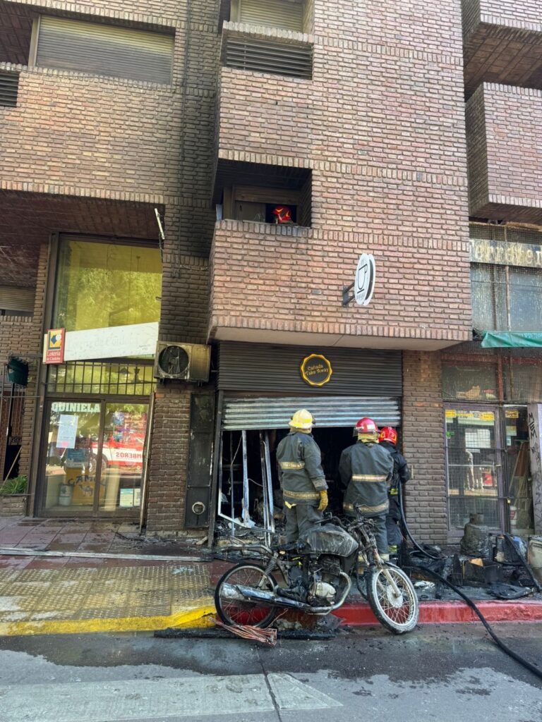 Ocurrió hoy a las 8.20 en un edificio situado sobre calle Deán Funes 540.