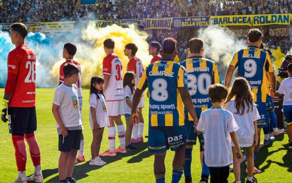 AFA sancionó a los jugadores de Estudiantes que hicieron el pasillo de espaldas