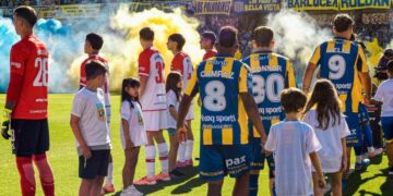 AFA sancionó a los jugadores de Estudiantes que hicieron el pasillo de espaldas