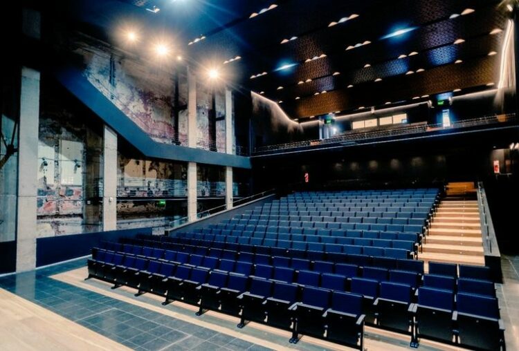 Un final kafkiano para la temporada experimental Teatro Municipal Comedia.