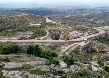 Además, está en ejecución el segmento entre el río Guasta y el río Yuspe y se licitó recientemente el tramo que une este último río con el Hotel Municipal de Tanti.
