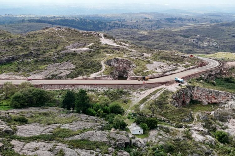 Además, está en ejecución el segmento entre el río Guasta y el río Yuspe y se licitó recientemente el tramo que une este último río con el Hotel Municipal de Tanti.