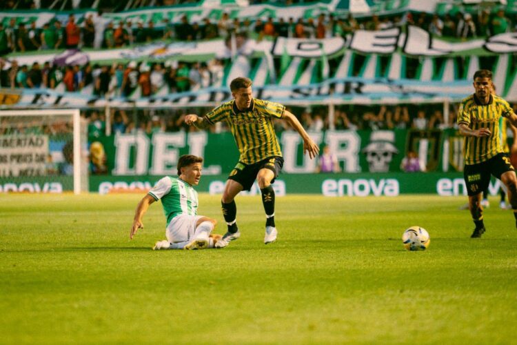 El triunfo de Aldosivi frente a Banfield, le dio al equipo de Farré más opciones de permanecer en primera.