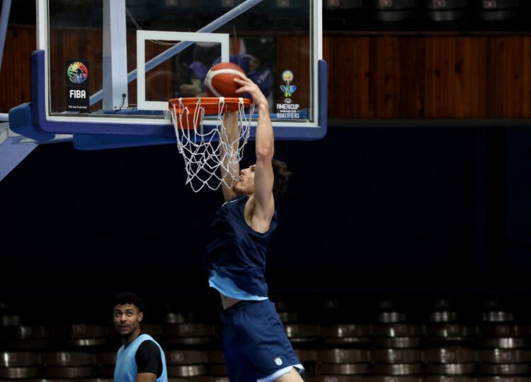 Argentina abre la clasificación al Mundial 2027 con novedades en el banco El elenco argentino tuvo su primer entrenamiento en la capital cubana.