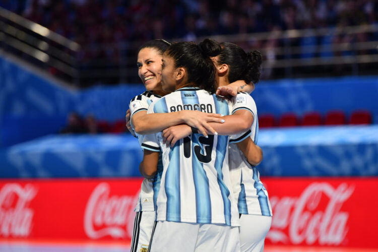 Argentina espera por el segundo del grupo B para enfrentar en los cuartos de final.