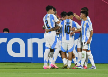 Argentina lo dio vuelta y se llevó un triunfazo en la primera fecha del Mundial Sub-17