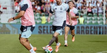 Argentina se mide con Angola en el último partido del año Argentina se mide con Angola en el último partido del año