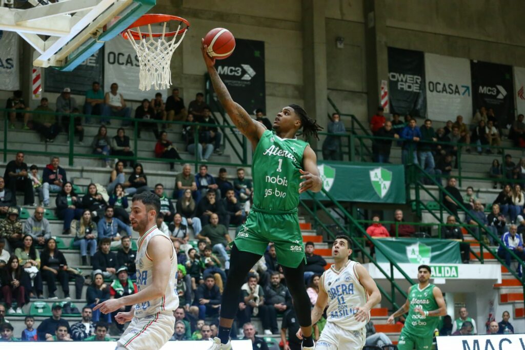 Atenas busca volver a sonreír en casa