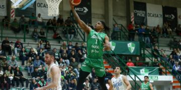 Atenas busca volver a sonreír en casa Atenas busca volver a sonreír en casa