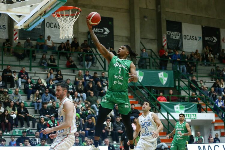 Atenas busca volver a sonreír en casa El alero estadounidense Nakye Sanders.