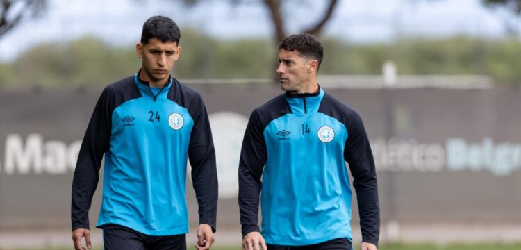 Los defensores Alexis Maldonado y Leonardo Morales en la práctica de hoy.