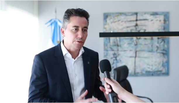 Calvo defendió el plan impositivo 2026 y afirmó que convierte a Córdoba en “la provincia más competitiva del país” El Gobierno provincial sostiene que el recorte de $900 mil millones permitirá fortalecer la competitividad, mientras crece el debate sobre su impacto en los recursos públicos y la capacidad del Estado para sostener servicios esenciales.