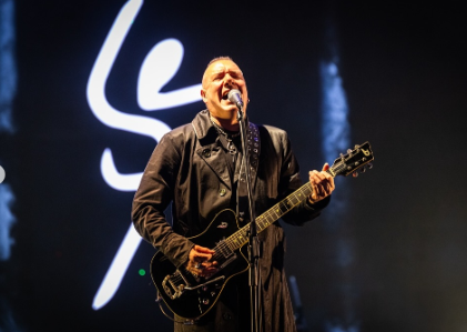 La música en su mejor disfraz: La Mona y el Kempes en una noche para recordar