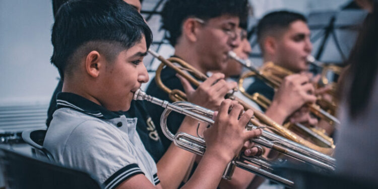 Celebración musical en la Isla Crisol del Parque Sarmiento