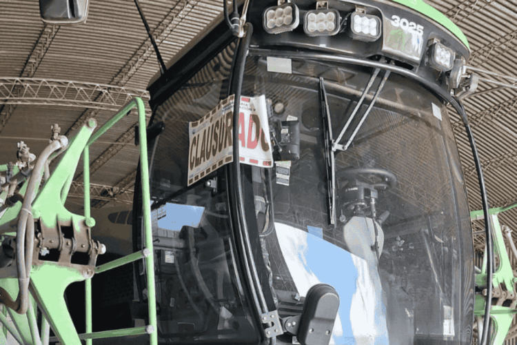 Clausuraron cuatro máquinas de aplicación de fitosanitarios por no contar con habilitación Clausuran máquinas de aplicación de fitosanitarios.