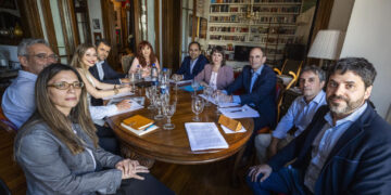 Cristina Kirchner defendió su reunión con economistas y llamó a Milei “aprendiz de carnicero” Cristina Kirchner defendió su reunión con economistas y llamó a Milei “aprendiz de carnicero”