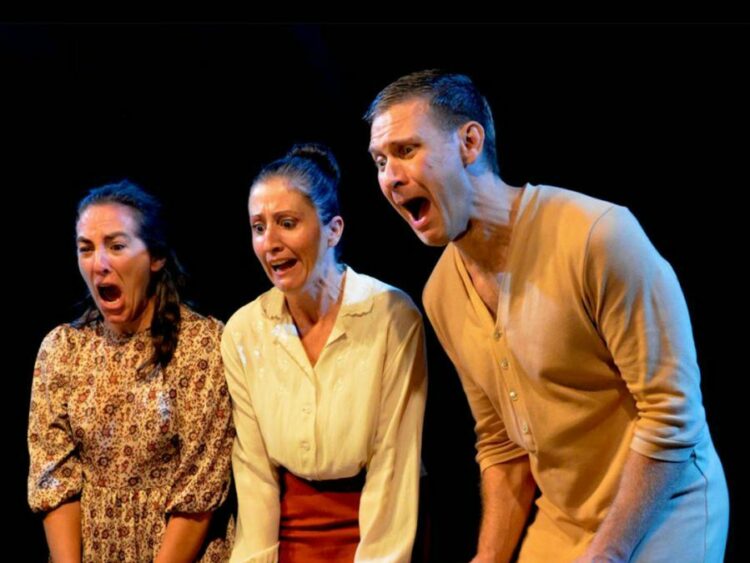 Escenarios en ebullición: estrenos, regresos y música en vivo para todos los públicos “Debe ser humo”. Tres actores exploran lo intangible y lo fugaz, este sábado a las 21:30.