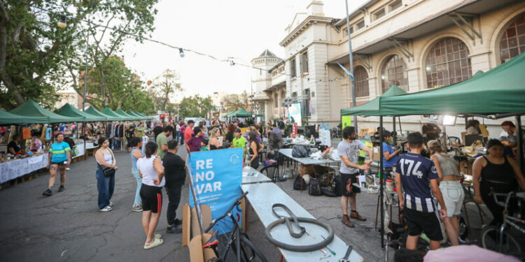 Desfile de moda circular, reparación de objetos, ecocanje, charlas, capacitaciones y mucho más.