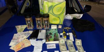 Detuvieron a dos hombres por robar pertenencias de autos en barrio Cofico