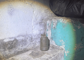 Detuvieron a un hombre que amenazaba a vecinos con una granada en Villa El Libertador