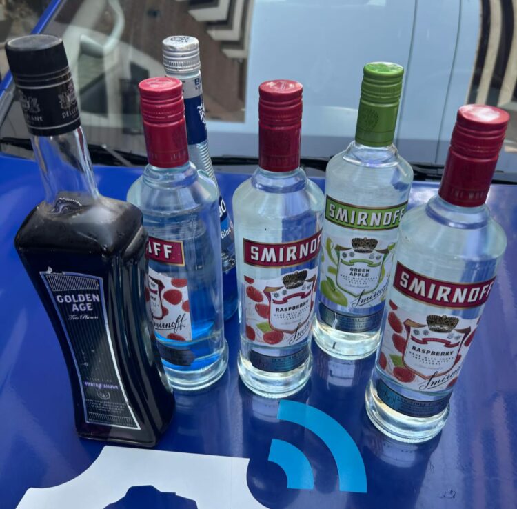 Detuvieron a un naranjita tras forzar un bar y robar bebidas El naranjita terminó detenido y las bebidas fueron incautadas por la Policía.