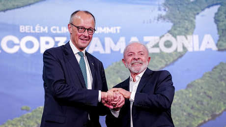 El canciller de Alemania criticó la ciudad de Belém y Lula le respondió El canciller alemán, Friedrich Merz; junto al presidente brasileño, Lula da Silva, en la COP30, en Belém, Brasil.