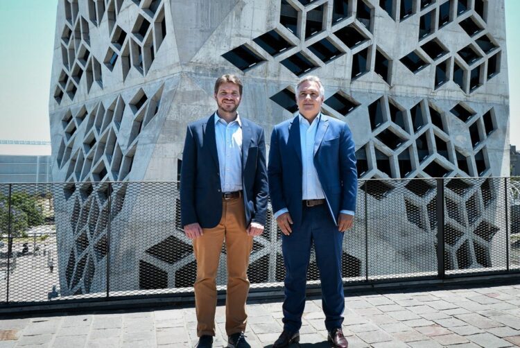 Mercado Libre se reconcilia con Llaryora: amplía su logística en Córdoba El gobernador Martín Llaryora recibió en la mañana al Vicepresidente de Mercado Libre Argentina, Adrían Ecker.