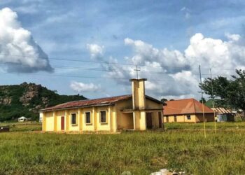 El presidente de Nigeria confirmó el rescate de feligreses y estudiantes secuestrados