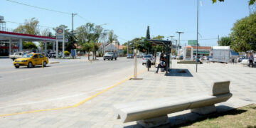 Embistió a dos policías al evadir un control y fue detenido Policías