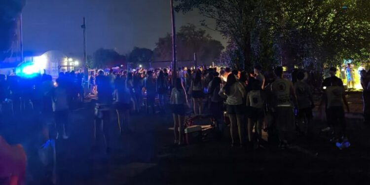 En esta época del año, conocida por los festejos del “Último Último Día”, proliferan reuniones masivas en lugares no habilitados, convocadas por redes sociales y sin controles básicos.