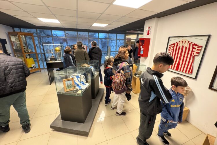 En la oportunidad, se realizó un emotivo homenaje a Daniel Willington con la presencia de su familia.