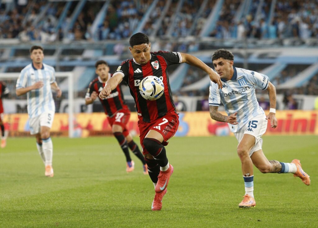 Racing dio el último golpe y eliminó a River del Clausura
