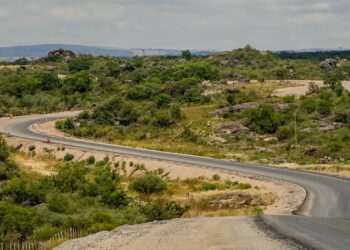 Está en ejecución la pavimentación entre el río Guasta y el río Yuspe.