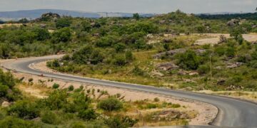 Está en ejecución la pavimentación entre el río Guasta y el río Yuspe.