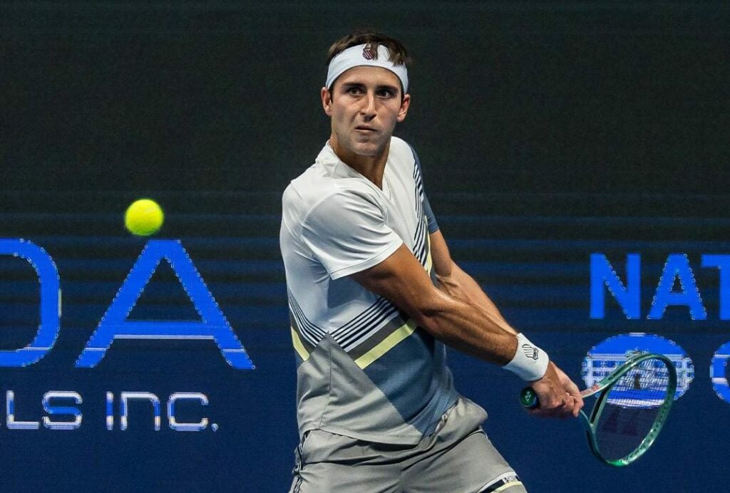 Etcheverry remontó un partido adverso y se llevó un valioso triunfo ante McDonald Etcheverry remontó un partido adverso y se llevó un valioso triunfo ante McDonald