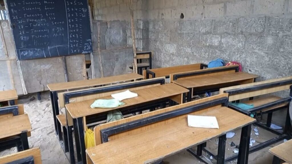 Hombres armados secuestraron a 25 niñas en una escuela de Nigeria Hombres armados secuestraron a 25 niñas en una escuela de Nigeria