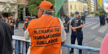 Jubilados, gremios y centrales obreras marchan juntos este martes Detuvieron a un hombre que amenazaba a vecinos con una granada en Villa El Libertador