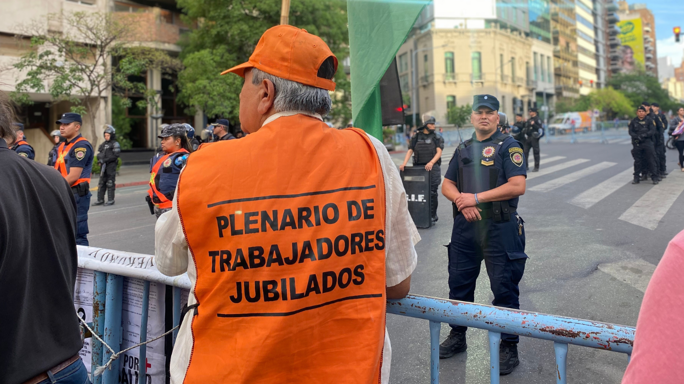 Jubilados entregan Jubilados entregan